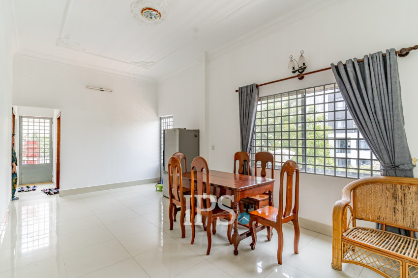 Renovated 3 Bedroom Apartment For Rent - Tonle Bassac, Phnom Penh