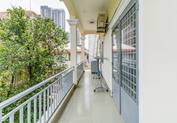 Renovated 3 Bedroom Apartment For Rent - Tonle Bassac, Phnom Penh thumbnail