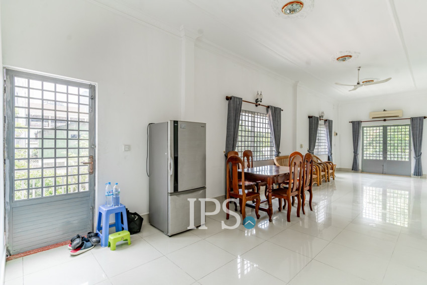 Renovated 3 Bedroom Apartment For Rent - Tonle Bassac, Phnom Penh
