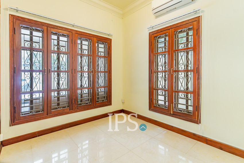 5 Bedroom Villa For Rent - Tonle Bassac, Phnom Penh