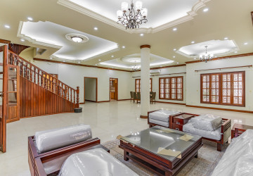 5 Bedroom Villa For Rent - Tonle Bassac, Phnom Penh thumbnail