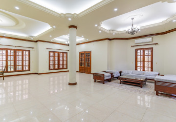 5 Bedroom Villa For Rent - Tonle Bassac, Phnom Penh thumbnail