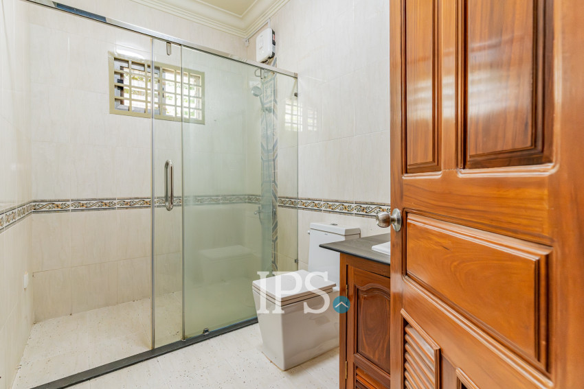 5 Bedroom Villa For Rent - Tonle Bassac, Phnom Penh