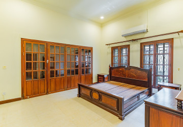 5 Bedroom Villa For Rent - Tonle Bassac, Phnom Penh thumbnail