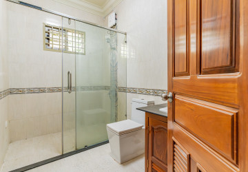 5 Bedroom Villa For Rent - Tonle Bassac, Phnom Penh thumbnail