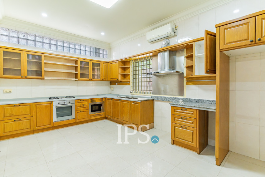 5 Bedroom Villa For Rent - Tonle Bassac, Phnom Penh
