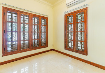 5 Bedroom Villa For Rent - Tonle Bassac, Phnom Penh thumbnail