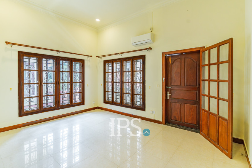 5 Bedroom Villa For Rent - Tonle Bassac, Phnom Penh