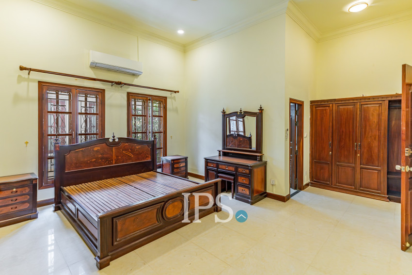 5 Bedroom Villa For Rent - Tonle Bassac, Phnom Penh