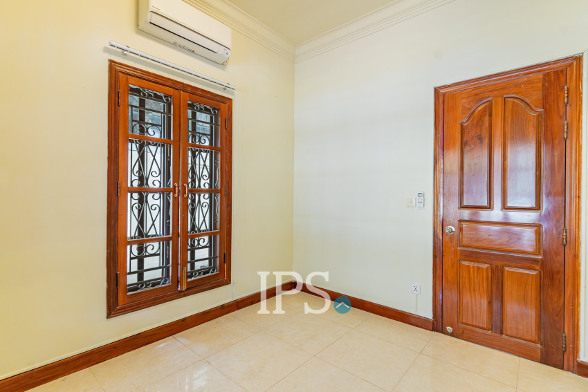 5 Bedroom Villa For Rent - Tonle Bassac, Phnom Penh