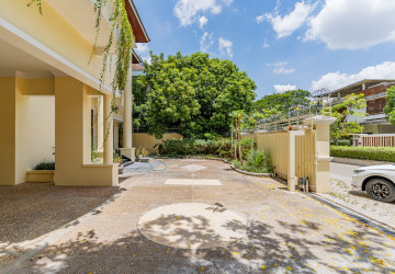 5 Bedroom Villa For Rent - Tonle Bassac, Phnom Penh thumbnail