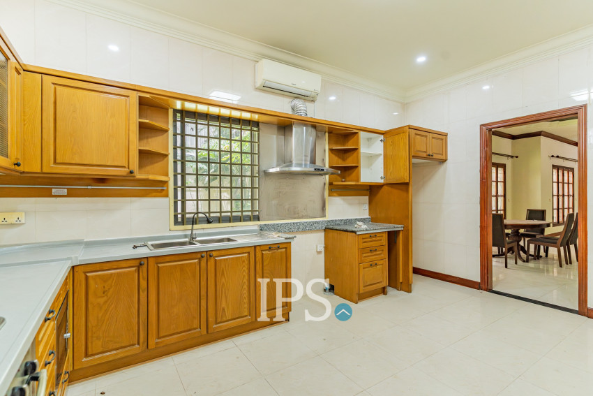 5 Bedroom Villa For Rent - Tonle Bassac, Phnom Penh