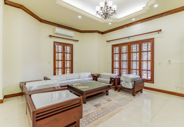 5 Bedroom Villa For Rent - Tonle Bassac, Phnom Penh thumbnail