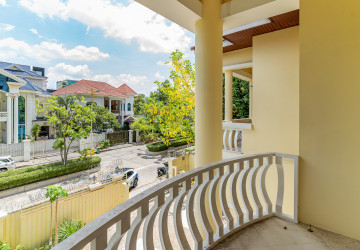 5 Bedroom Villa For Rent - Tonle Bassac, Phnom Penh thumbnail