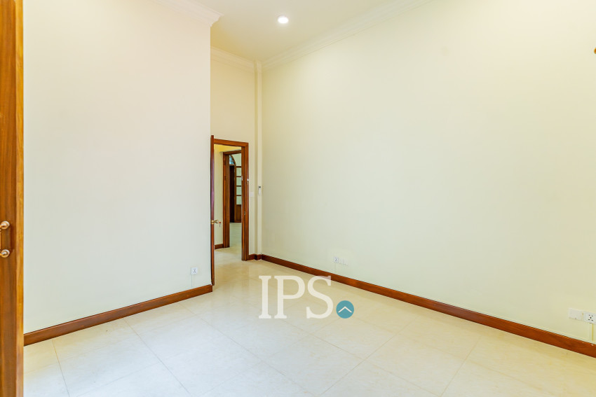 5 Bedroom Villa For Rent - Tonle Bassac, Phnom Penh
