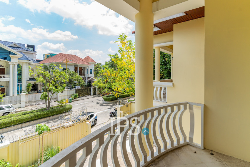 5 Bedroom Villa For Rent - Tonle Bassac, Phnom Penh