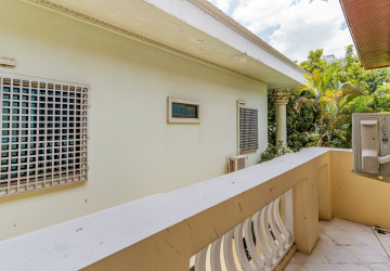 5 Bedroom Villa For Rent - Tonle Bassac, Phnom Penh thumbnail