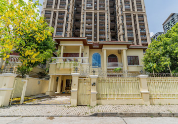 5 Bedroom Villa For Rent - Tonle Bassac, Phnom Penh thumbnail