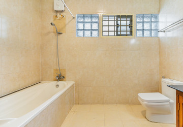 5 Bedroom Villa For Rent - Tonle Bassac, Phnom Penh thumbnail