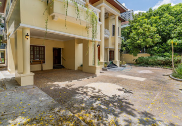 5 Bedroom Villa For Rent - Tonle Bassac, Phnom Penh thumbnail