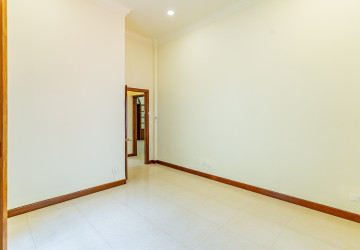 5 Bedroom Villa For Rent - Tonle Bassac, Phnom Penh thumbnail