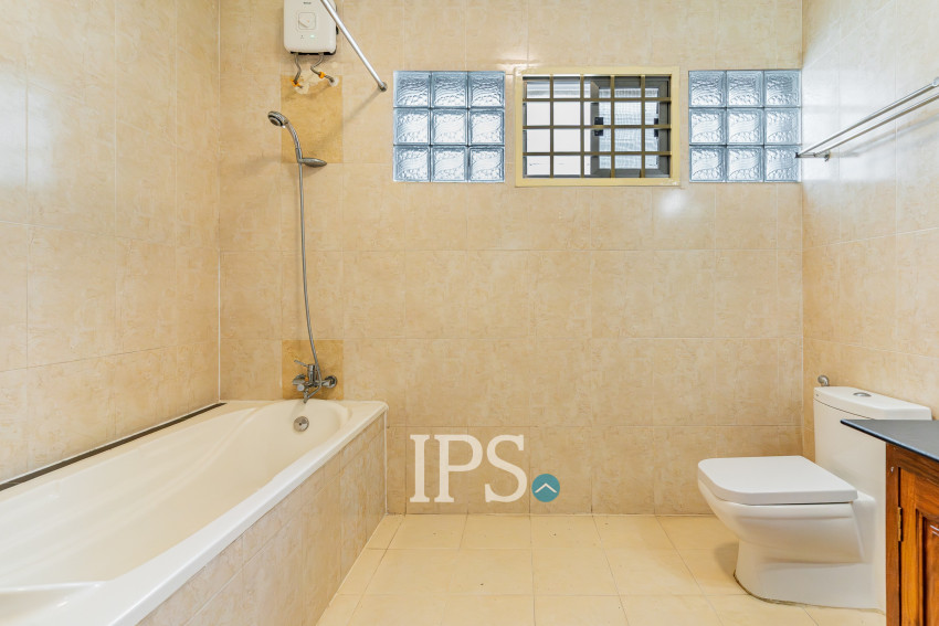 5 Bedroom Villa For Rent - Tonle Bassac, Phnom Penh