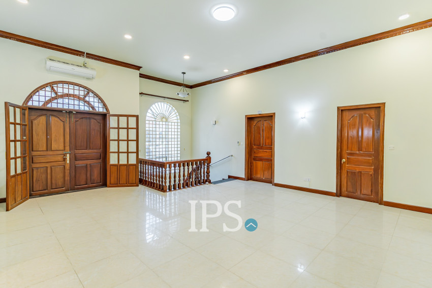 5 Bedroom Villa For Rent - Tonle Bassac, Phnom Penh