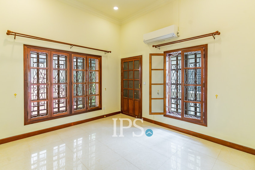 5 Bedroom Villa For Rent - Tonle Bassac, Phnom Penh