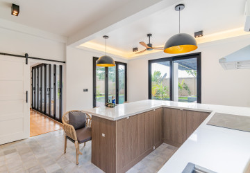 5 Bedroom Villa For Rent - Arey Ksat, Phnom Penh thumbnail