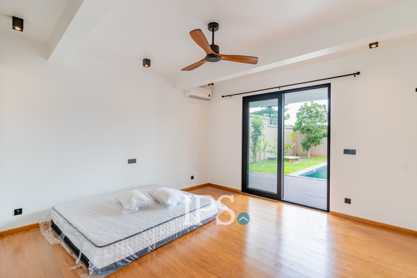 5 Bedroom Villa For Rent - Arey Ksat, Phnom Penh