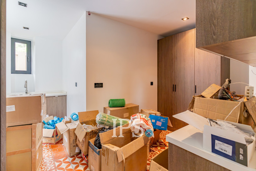 5 Bedroom Villa For Rent - Arey Ksat, Phnom Penh