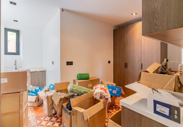 5 Bedroom Villa For Rent - Arey Ksat, Phnom Penh thumbnail