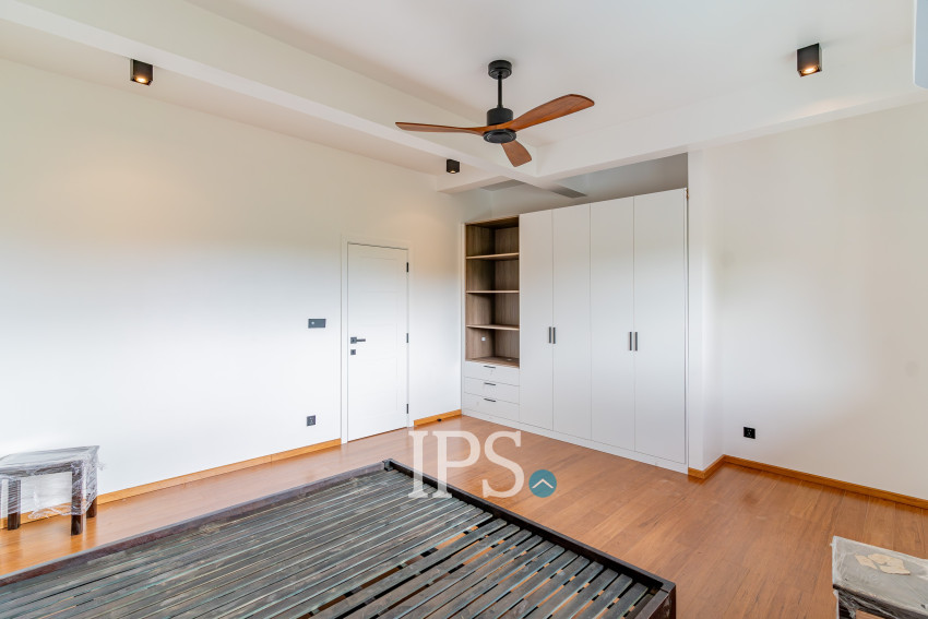 5 Bedroom Villa For Rent - Arey Ksat, Phnom Penh