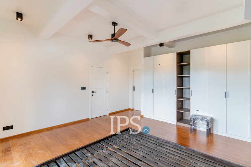 5 Bedroom Villa For Rent - Arey Ksat, Phnom Penh