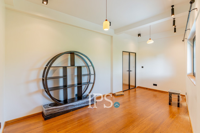 5 Bedroom Villa For Rent - Arey Ksat, Phnom Penh