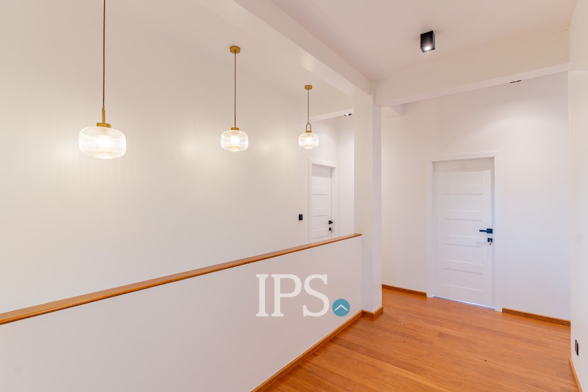 5 Bedroom Villa For Rent - Arey Ksat, Phnom Penh
