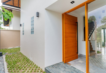 5 Bedroom Villa For Rent - Arey Ksat, Phnom Penh thumbnail