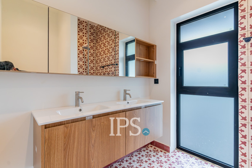 5 Bedroom Villa For Rent - Arey Ksat, Phnom Penh
