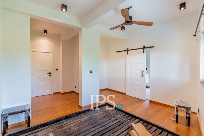 5 Bedroom Villa For Rent - Arey Ksat, Phnom Penh