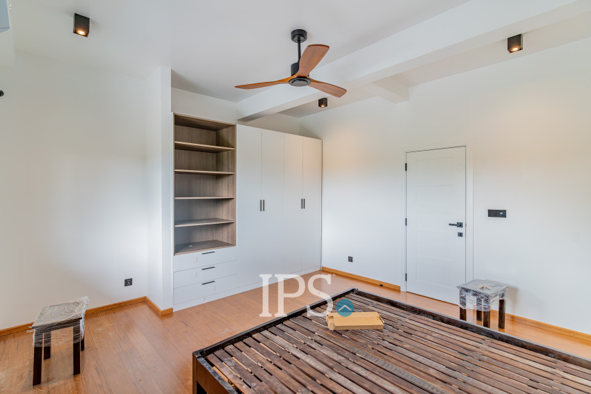 5 Bedroom Villa For Rent - Arey Ksat, Phnom Penh