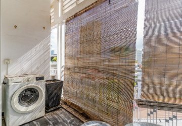 Renovated 2 Bedroom Apartment For Rent - Phsar Chas, Phnom Penh thumbnail