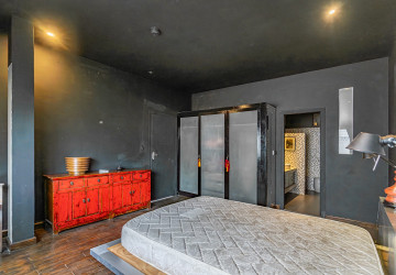 Renovated 2 Bedroom Apartment For Rent - Phsar Chas, Phnom Penh thumbnail