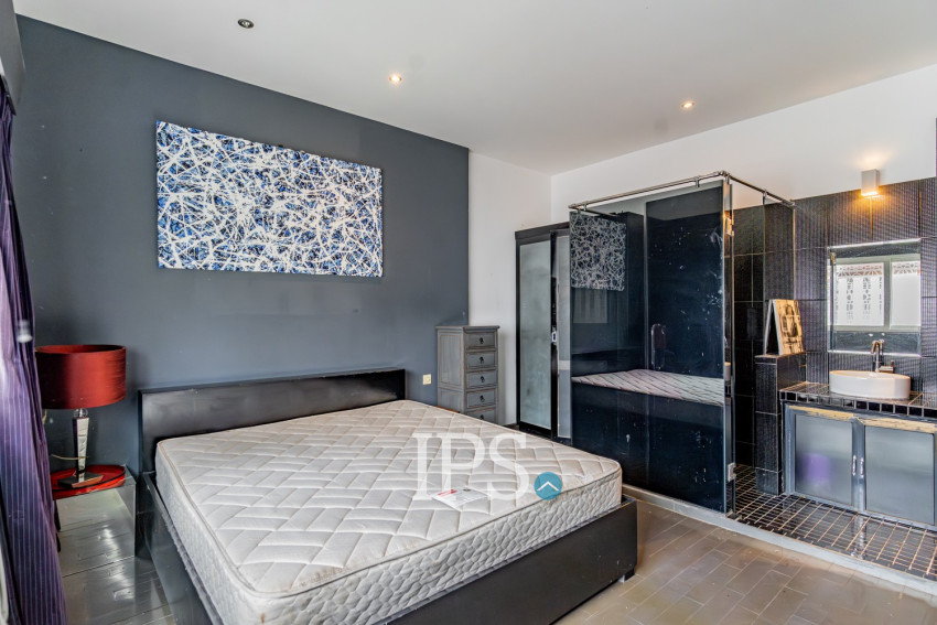 Renovated 2 Bedroom Apartment For Rent - Phsar Chas, Phnom Penh