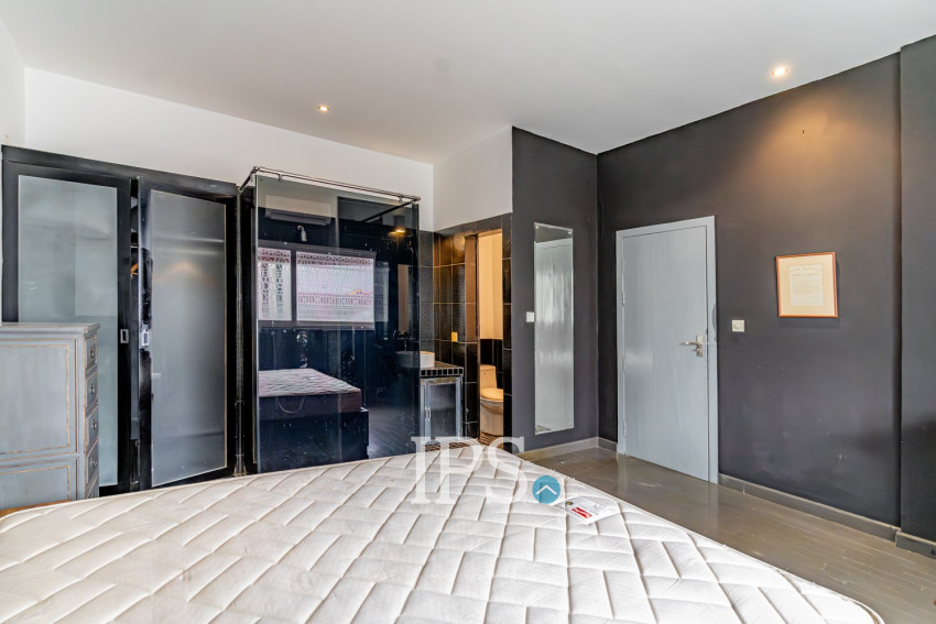 Renovated 2 Bedroom Apartment For Rent - Phsar Chas, Phnom Penh