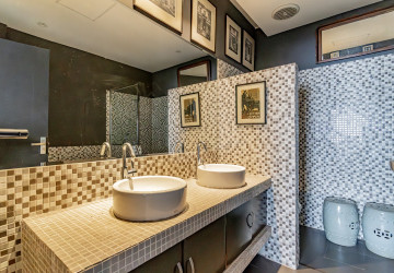 Renovated 2 Bedroom Apartment For Rent - Phsar Chas, Phnom Penh thumbnail