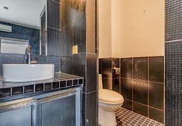 Renovated 2 Bedroom Apartment For Rent - Phsar Chas, Phnom Penh thumbnail