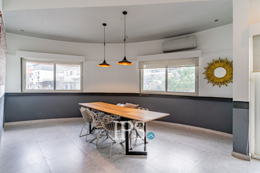 Renovated 2 Bedroom Apartment For Rent - Phsar Chas, Phnom Penh