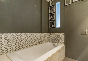 Renovated 2 Bedroom Apartment For Rent - Phsar Chas, Phnom Penh thumbnail