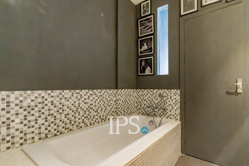 Renovated 2 Bedroom Apartment For Rent - Phsar Chas, Phnom Penh