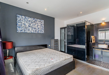 Renovated 2 Bedroom Apartment For Rent - Phsar Chas, Phnom Penh thumbnail